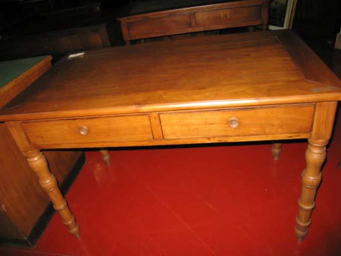 DESK 31